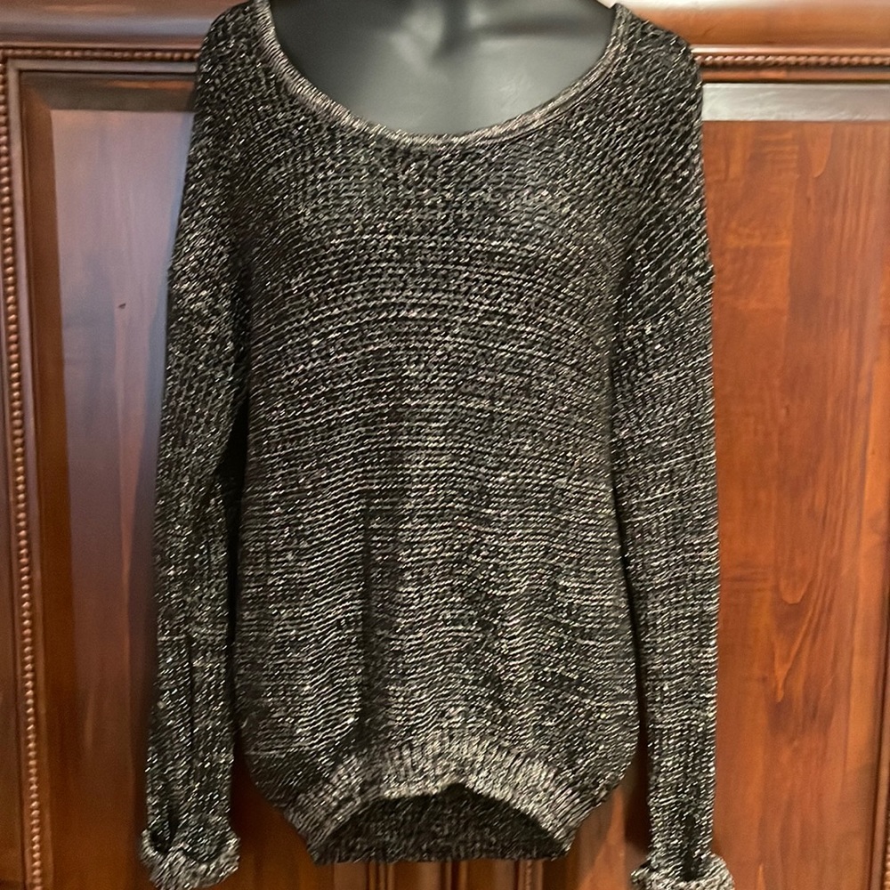 Dex. Loose knit pullover  black chain with good the ads throughout long sleeves